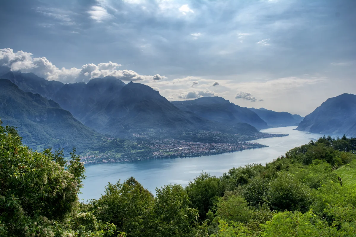 Mandello del Lario e il lago, visti da Civenna