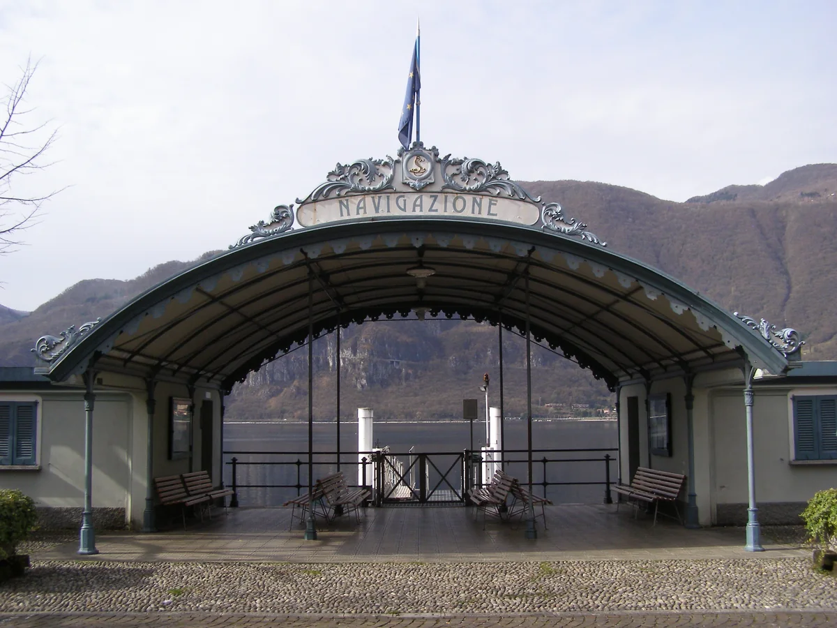Gli archi della Navigazione all'imbarcadero di Mandello